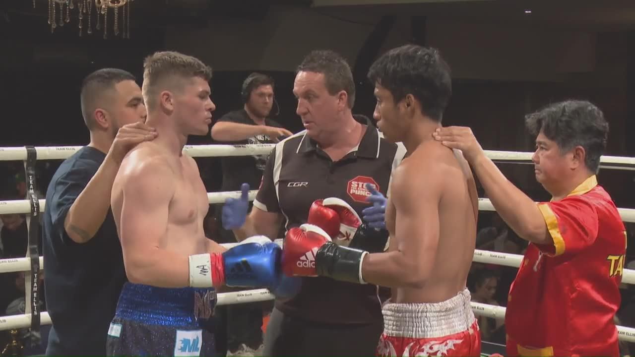 ▷ Ellis Boxing Brent Leon vs Daniel Holmes - Official Replay